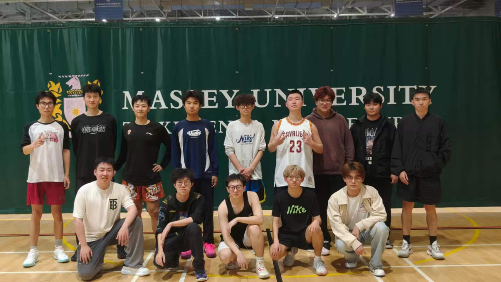 篮球友谊赛全体合影 — Massey University 体育馆