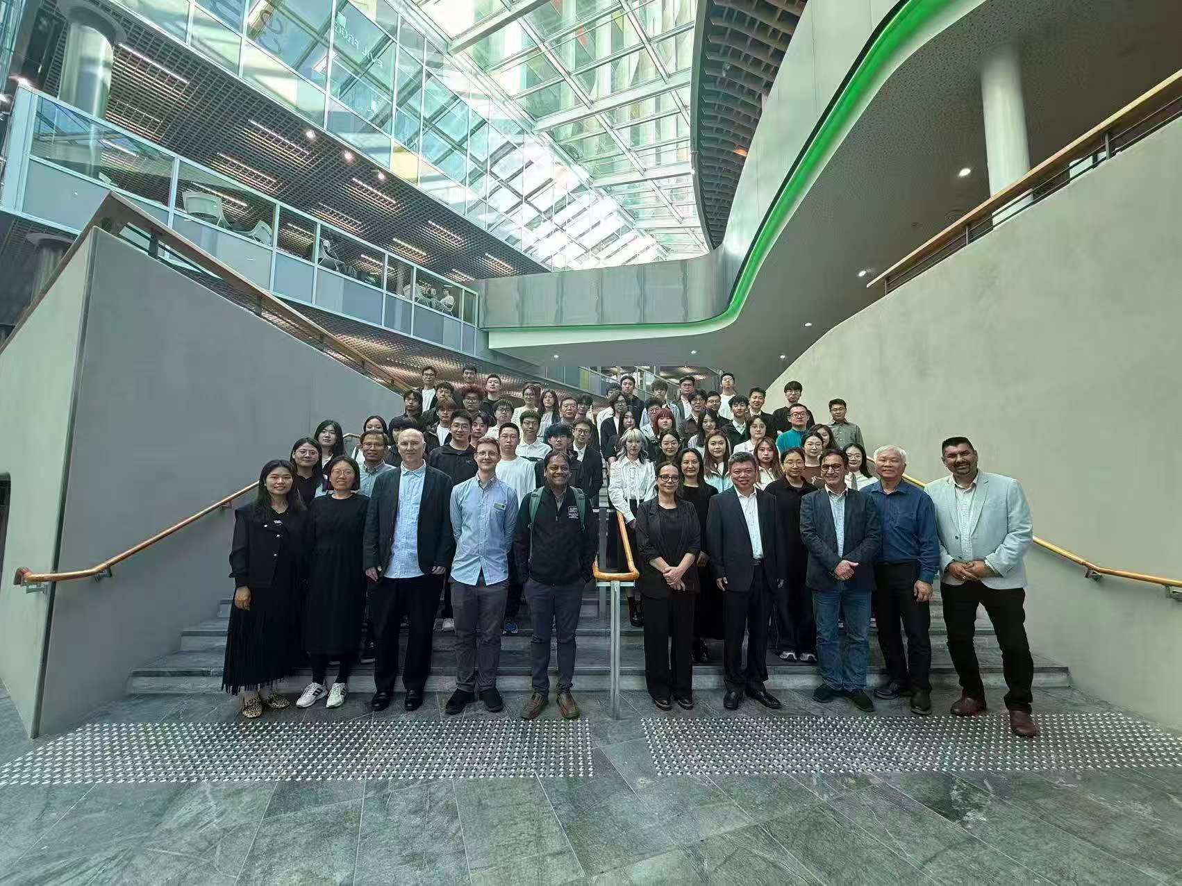山西农业大学奥克兰理工大学人工智能与智慧农业实验室开幕仪式结束后合影