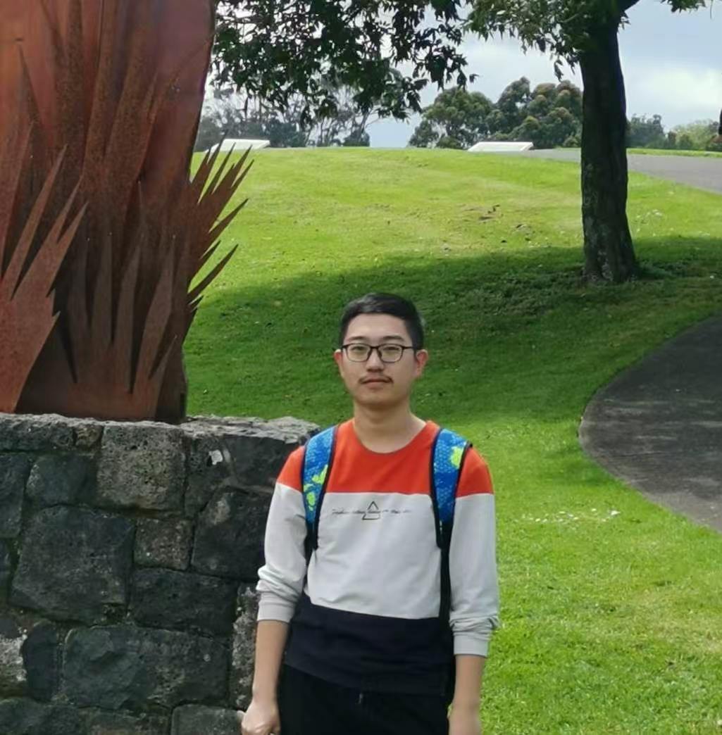 高薪沂个人照片